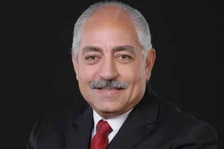 وفاة العامري فاروق.. نائب رئيس الأهلي المصري
