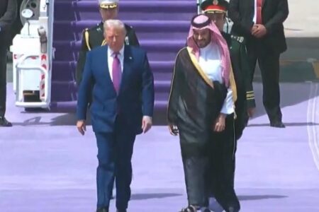 ترامب يصل السعودية في مستهل جولته بالمنطقة