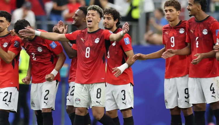 السيسي يواسي لاعبي المنتخب بعد الوداع الدراماتيكي أمام الأرجنتين