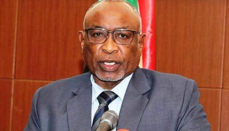 «من تردد تردى».. عثمان كبر ينصح البرهان